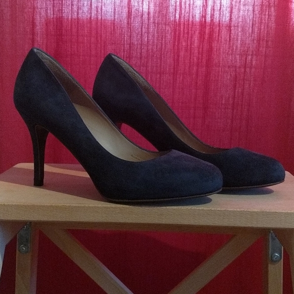 Navy high heels - Picture 2 of 8